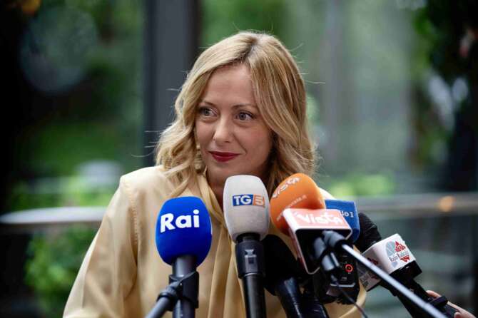 Meloni, i guai di premier e governo dopo le “ferie estive”: la manovra è un rebus, mancano 25 miliardi