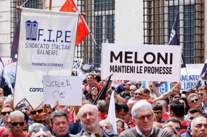 Gli incubi di ferragosto del governo Meloni: corporazioni ed Europa, altro che lo sciopero balneari