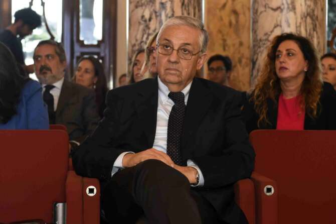 Pignatone indagato per favoreggiamento della mafia: ma Fatto, Corriere e Repubblica diventano garantisti…