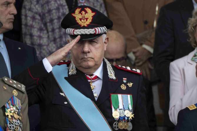 Nomine nei servizi segreti, Meloni fa fuori i carabinieri e punta sull’esercito