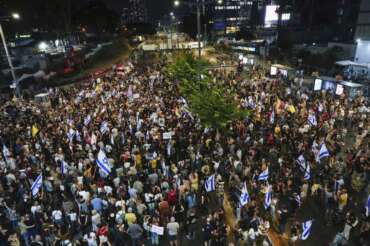 People attend a rally demanding a cease-fire deal and the immediate release of hostages held by Hamas on Wednesday, Sept. 4, 2024, in Tel Aviv, Israel. (AP Photo/Ariel Schalit)