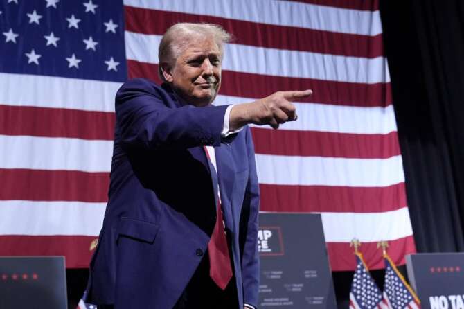 Trump più libertario di Meloni e Salvini, anche Donald dice sì alla cannabis legale