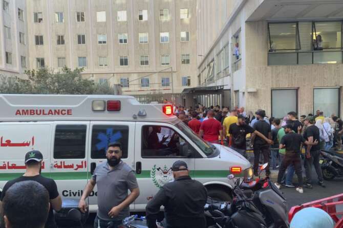 Israele colpisce ancora Hezbollah: scoppiano i walkie-talkie dopo i cercapersone, tutto il Medio Oriente rischia di esplodere