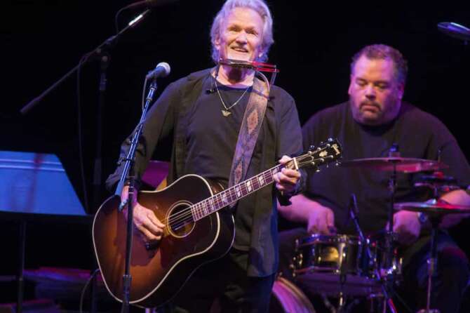 FILE – Kris Kristofferson performs in concert at The American Music Theatre, April 12, 2019, in Lancaster, Pa. (Photo by Owen Sweeney/Invision/AP, File) Associated Press/LaPresse