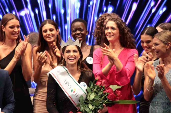 Ofelia Passaponti, chi è la vincitrice di Miss Italia 2024