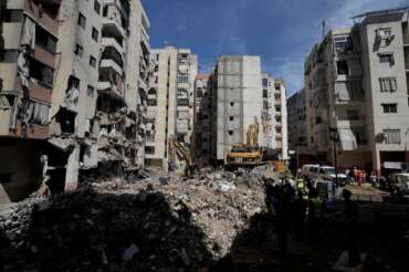 Libano, Israele aumenta la pressione su Hezbollah: raid in tutto il Paese e quasi 500 morti, l’IDF ordina l’evacuazione