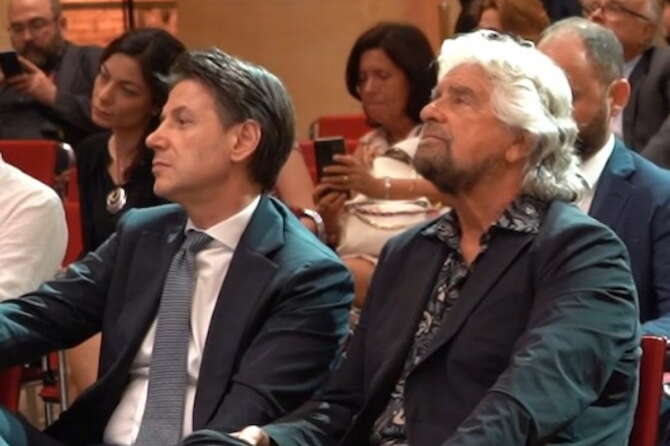 Conte e Grillo allo scontro finale, la lettera al garante: “Esternazioni incompatibili col M5S, potrei sospendere il tuo contratto”