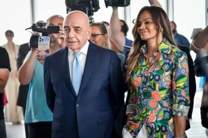 Helga Costa: chi è la terza moglie di Adriano Galliani. Il matrimonio, i figli e l’età. Foto