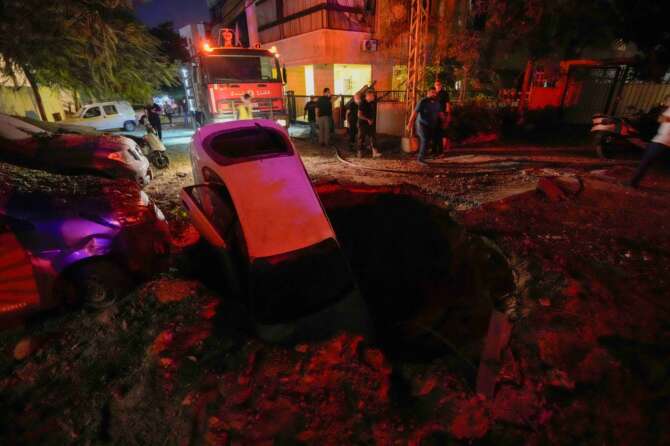 Bombe israeliane su Beirut, devastato il quartier generale di Hezbollah: “Nasrallah l’obiettivo”