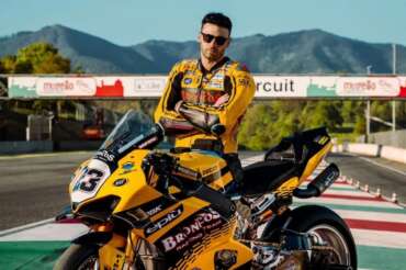 Chi era Luca Salvadori, il pilota di moto e “influencer” morto in un incidente in gara in Germania