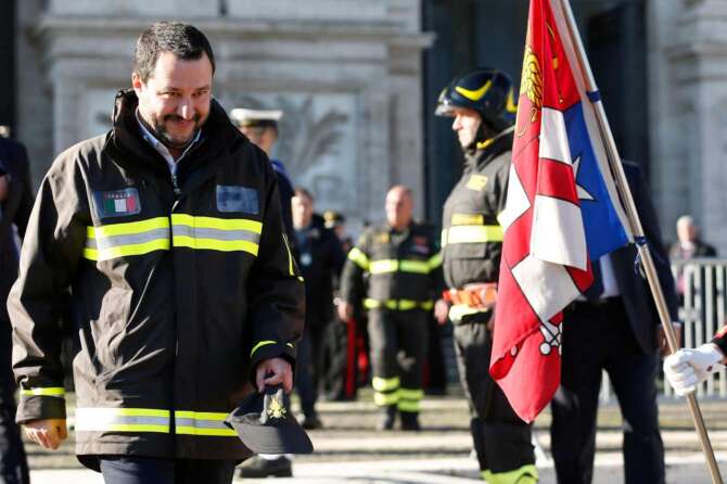Vendetta del Capitano Salvini sulle ONG l’ispezione sulla Mare Jonio per sbarcare le attrezzature che hanno salvato 2mila persone