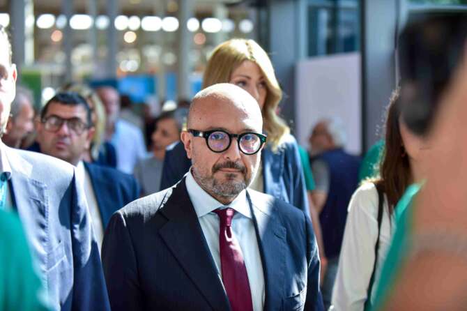 Meloni non “Boccia” Sangiuliano, il ministro per ora resta al suo posto dopo il caso della consulente-fantasma