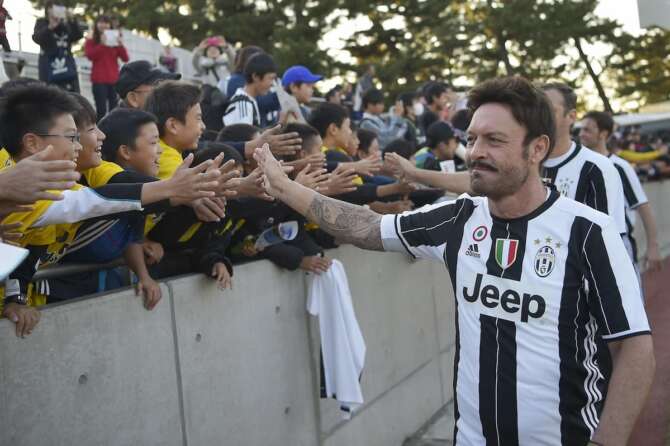 ***** Collection Juventus ***** Foto LaPresse/Fabio Ferrari 05/11/2016 Maebashi (Giappone) Sport Calcio Juventus Legend tour in Giappone – Juventus Legends vs Japan Legends – ?Shoda Shoyu Stadium?. Nella foto: Salvatore Schillaci ( Juventus Legends ) Photo LaPresse/Fabio Ferrari November 04, 2016 Maebashi (Japan) Sport Soccer Juventus Legend tour in Japan – Juventus Legends vs Japan Legends – ?Shoda Shoyu Stadium?. In the pic: Salvatore Schillaci ( Juventus Legends )