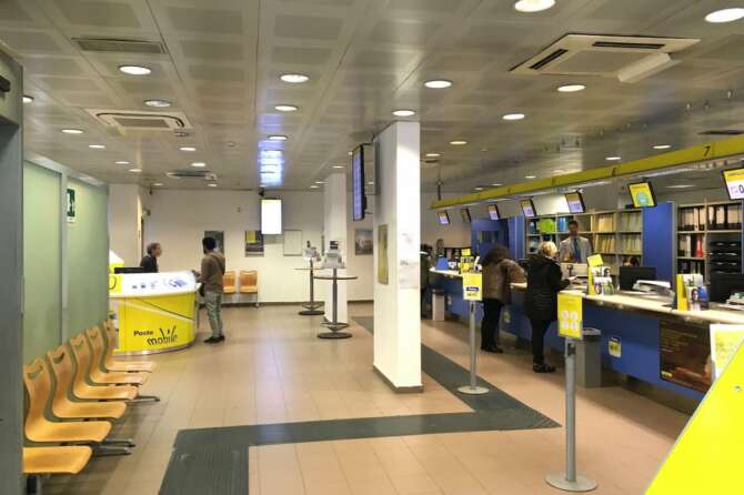 Come fare il passaporto alle Poste, la prenotazione online e i costi: gli uffici in cui il servizio è attivo