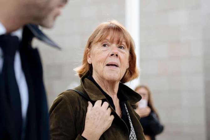 Gisele Pelicot, who was allegedly drugged by her now ex-husband so that she could be raped while unconscious by other men, leaves the court house, in Avignon, southern France, Wednesday, Oct. 16, 2024. (AP Photo/Lewis Joly) Associated Press / LaPresse Only italy and Spain