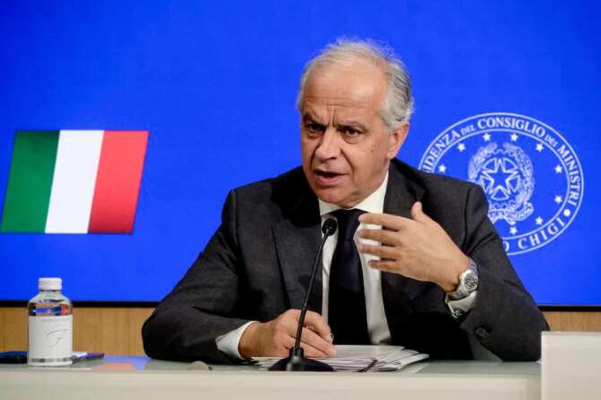 Il Ministro dell’interno Matteo Piantedosi durante la conferenza stampa dopo il Consiglio dei Ministri tenutosi a Palazzo Chigi a Roma, Lunedì 21 Ottobre 2024 (foto Mauro Scrobogna / LaPresse) Minister of interior Matteo Piantedosi during the press conference after the Council of Ministers held at Palazzo Chigi in Rome, in Rome, Monday October 21 2024 (foto Mauro Scrobogna / LaPresse)