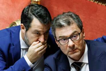 Foto Roberto Monaldo / LaPresse 26-10-2023 Roma Politica Senato – Question time Nella foto Matteo Salvini, Giancarlo Giorgetti 26-10-2023 Rome (Italy) Politica Senate – Question time In the pic Matteo Salvini, Giancarlo Giorgetti