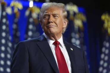 Republican presidential nominee former President Donald Trump arrives at an election night watch party at the Palm Beach Convention Center, Wednesday, Nov. 6, 2024, in West Palm Beach, Fla. (AP Photo/Evan Vucci) Associated Press / LaPresse Only italy and Spain