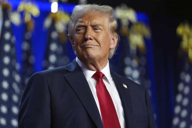 Republican presidential nominee former President Donald Trump arrives at an election night watch party at the Palm Beach Convention Center, Wednesday, Nov. 6, 2024, in West Palm Beach, Fla. (AP Photo/Evan Vucci) Associated Press / LaPresse Only italy and Spain