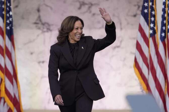 Vice President Kamala Harris arrives to deliver a concession speech for the 2024 presidential election on the campus of Howard University in Washington, Wednesday, Nov. 6, 2024. (AP Photo/J. Scott Applewhite) Associated Press/LaPresse