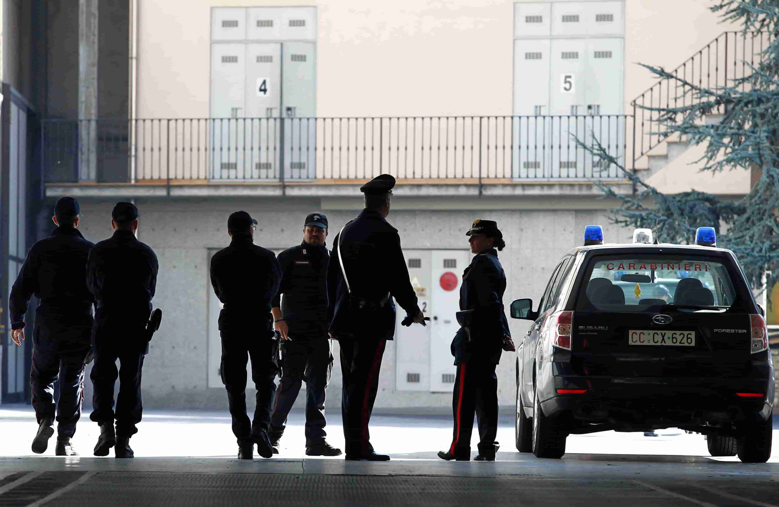 Afragola, operaio 43enne precipita da un terzo piano e perde la vita