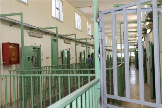 Torturavano i detenuti, perché sono stati arrestati 11 poliziotti a Trapani