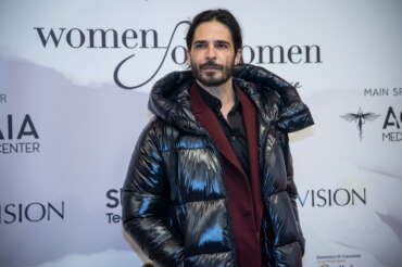 Marco Bocci, chi è l’attore “sbirro” per fiction: la moglie Laura Chiatti, la malattia, i figli