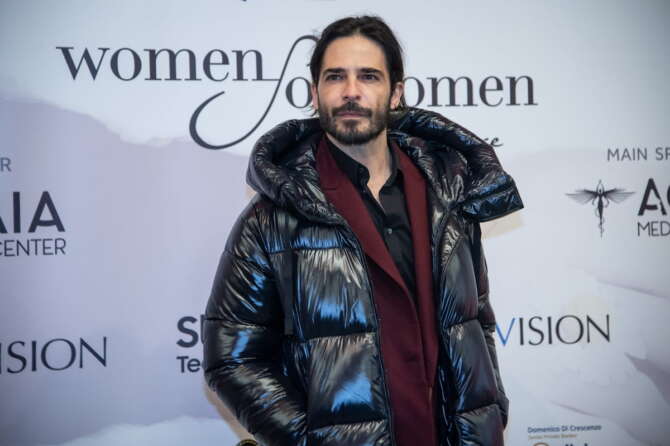 Marco Bocci, chi è l’attore “sbirro” per fiction: la moglie Laura Chiatti, la malattia, i figli