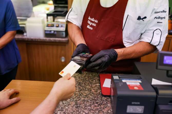 Mastercard down, problemi nei pagamenti in Italia e in tutto il mondo: cosa sta succedendo