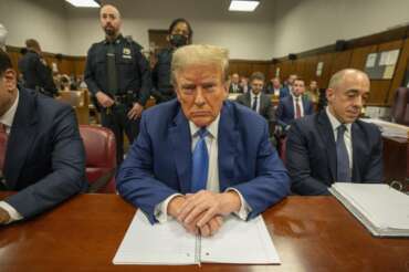 Cosa succede ai processi di Trump dopo la vittoria alle elezioni: così da presidente risolverà i suoi problemi legali