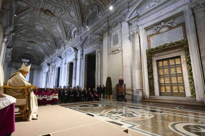 Foto Alessandro Sardo/Vatican Media/LaPresse 04 Aprile 2024 Città del Vaticano, Vaticano Cronaca Papa Francesco durante Ascensione del Signore – Consegna e lettura della Bolla di indizione del Giubileo 2025 e Secondi Vespri DISTRIBUTION FREE OF CHARGE – NOT FOR SALE