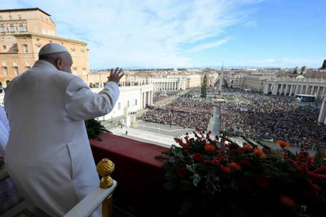 Foto Vatican Media/LaPresse 25 dicembre 2024 Città del Vaticano (Vaticano) cronaca – Papa Francesco celebra il Natale del Signore – Benedizione Urbi et Orbi DISTRIBUTION FREE OF CHARGE – NOT FOR SALE