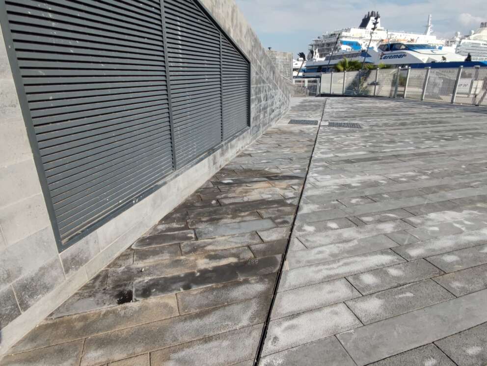 Perdite d’acqua, macchie gialle e bianche: cosa sta succedendo al nuovo Molo Beverello?