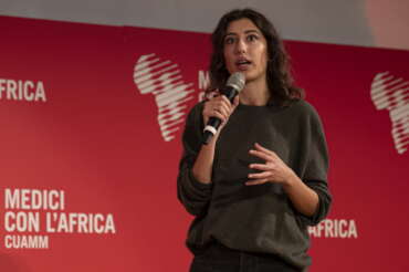 Cecilia Sala in carcere a Teheran senza letto e in isolamento da 14 giorni: Farnesina convoca l’ambasciatore iraniano, “no” del Pg di MIlano a domiciliari per Abedini