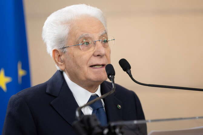 Mattarella, stoccata al governo Meloni su migranti e giustizia: “Diritto d’asilo previsto dalla Costituzione”