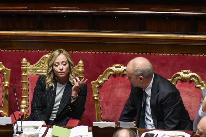 Multe ai no-Vax, dal governo Meloni arriva il condono per i “duri e puri” del Covid: annullate le sanzioni da 100 euro