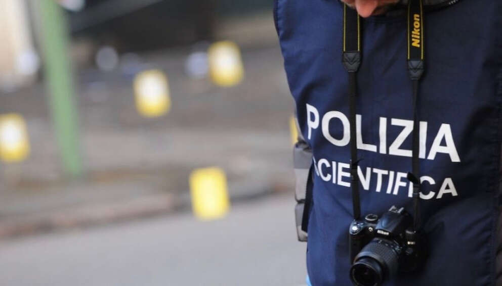 Ragazzo di 12 anni muore precipitando dal 10° piano a Roma, inchiesta per istigazione al suicidio: sequestrato smartphone