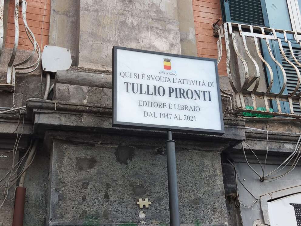 targa-tullio-pironti-napoli-piazza-dante-2