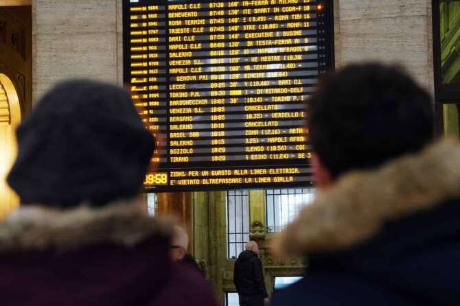 Cancellation and delays of trains at the central station due to a fault in the electricity line, Milano 11 January 2025 Italy. (Photo by Gian Mattia D’Alberto/Lapresse)