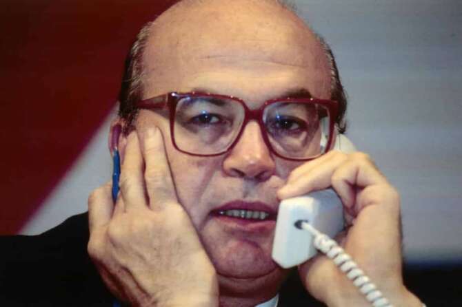 Foto LaPresse Torino/Vincenzo Coraggio Storico anni ’90 Bettino Craxi Benedetto Craxi, detto Bettino (Milano, 24 febbraio 1934 ? Hammamet, 19 gennaio 2000), è stato un politico italiano, Presidente del Consiglio dei ministri dal 4 agosto 1983 al 17 aprile 1987 e Segretario del Partito Socialista Italiano dal 1976 al 1993. nella foto: Bettino Craxi Photo LaPresse Turin/Vincenzo Coraggio Hystory 90’s Bettino Craxi in the photo: Bettino Craxi