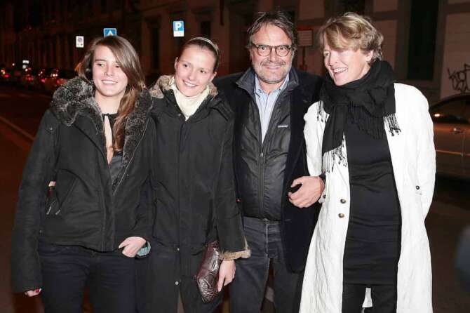 © Soriano Borgioli – Lapresse 09-01-2007 Firenze, Italia Spettacolo Debutto di Lapo Elkann nel mondo della moda con la sua I-I “Italia IndEpendent” Nella foto: Oliviero Toscani con moglie e le figlie