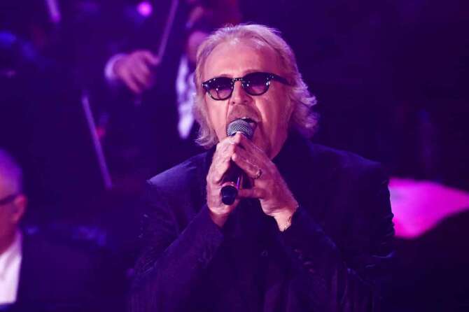 Foto Matteo Rasero/LaPresse 07 Febbraio 2019 Sanremo, Italia Spettacolo Festival di Sanremo 2019, terza serata Nella foto: Umberto Tozzi Photo Matteo Rasero/LaPresse February 07th, 2019 Sanremo, Italy Entertainment Sanremo music festival 2019, third evening In the photo: Umberto Tozzi