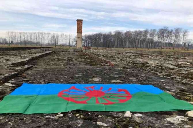 Qualcuno ricorda lo sterminio del Porrajmos e degli zingari?