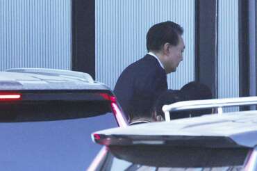 Corea del Sud, arrestato l’ex presidente Yoon deposto e sotto impeachment per la legge marziale