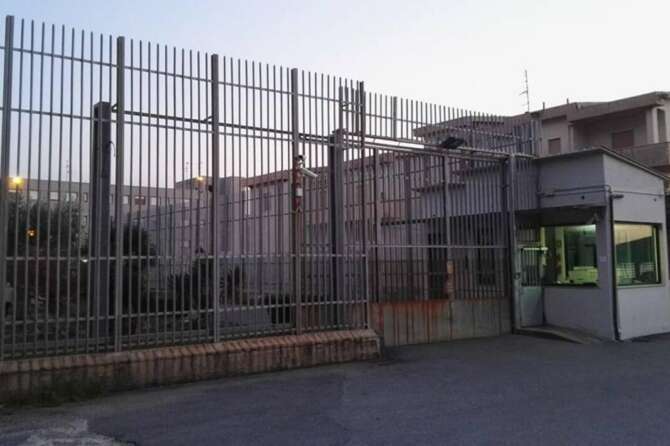 Carcere di Paola, due suicidi in poche ore: anche nel 2025 riprende la scia di morti
