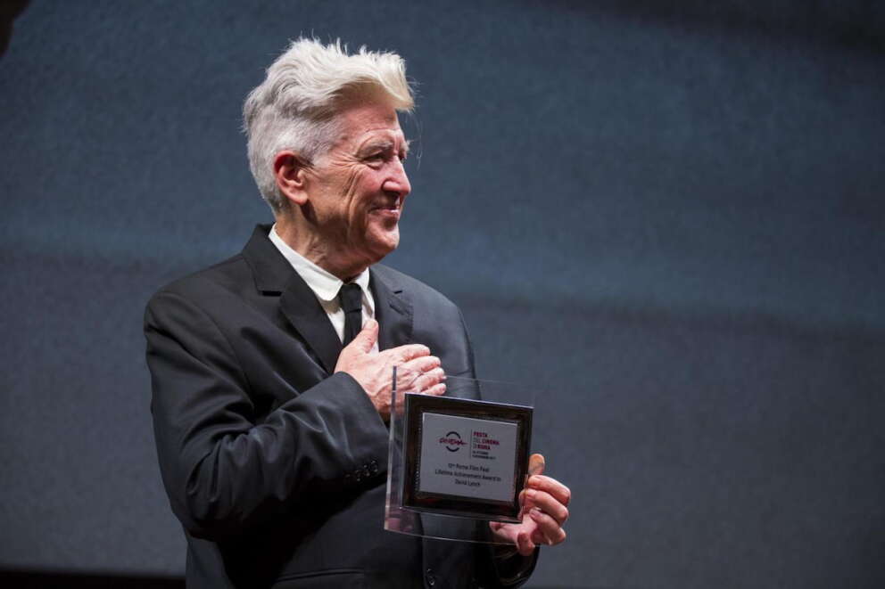 Morto David Lynch, l’iconico regista di “Mulholland Drive” e “Twin Peaks”: aveva 78 anni