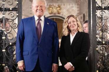 Insediamento Trump, Meloni unica leader Ue a Washington: la premier tra destra xenofoba e tecno-oligarchi