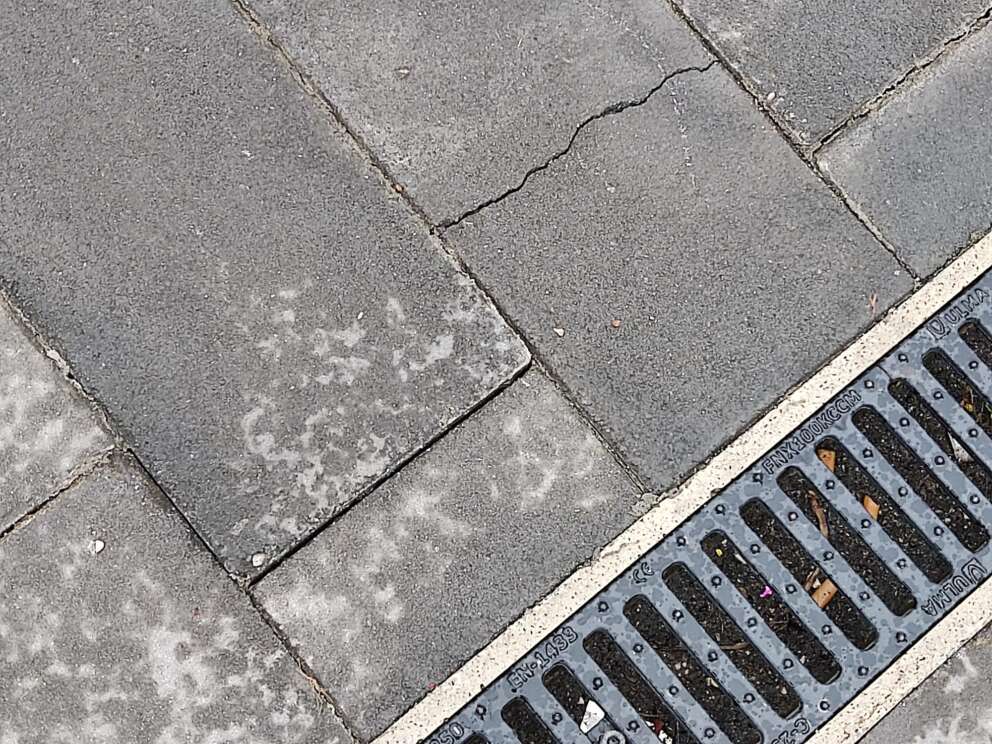 metro-linea1-pavimento-centro-direzionale-napoli-1