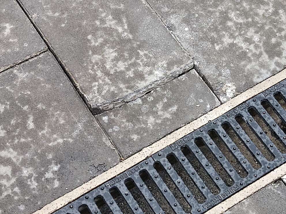 metro-linea1-pavimento-centro-direzionale-napoli-2