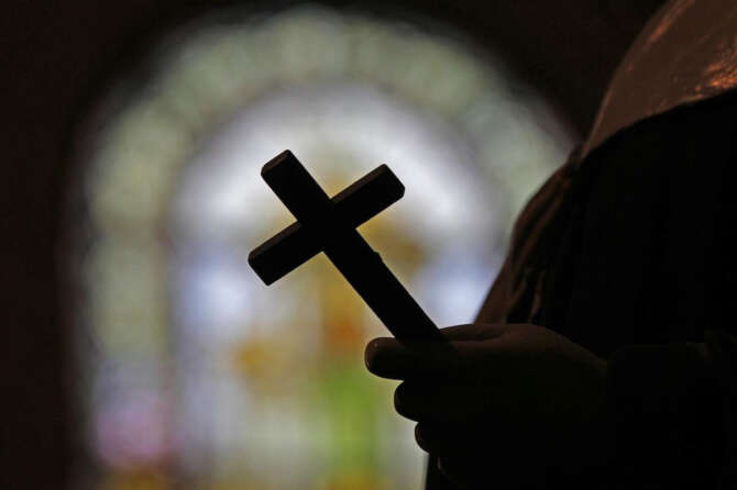 Chiesa altoatesina, l’orrore degli abusi in un rapporto: 67 casi dal 1963 ad oggi, vittime tra gli 8 e i 14 anni